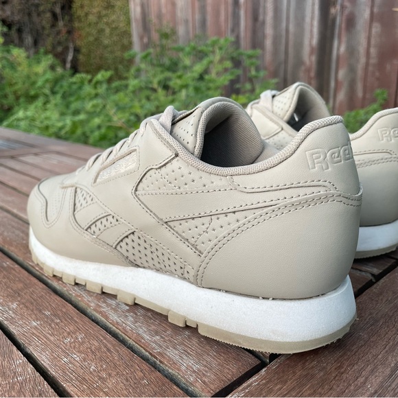[SOLD] ✨Near New✨ Reebok Classic Leather Sneakers W8.5 / M7 / EU39 - Light Sand - Picture 6 of 12